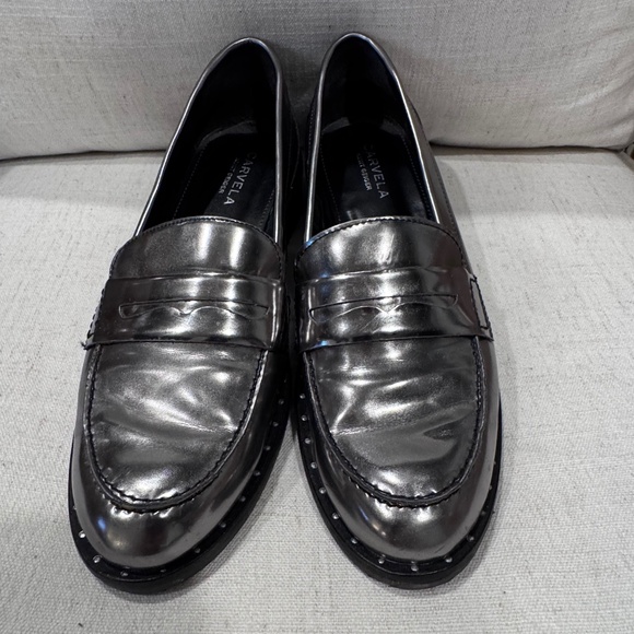 Carvela Kurt Geiger size 8.5 platinum loafers - Picture 1 of 6